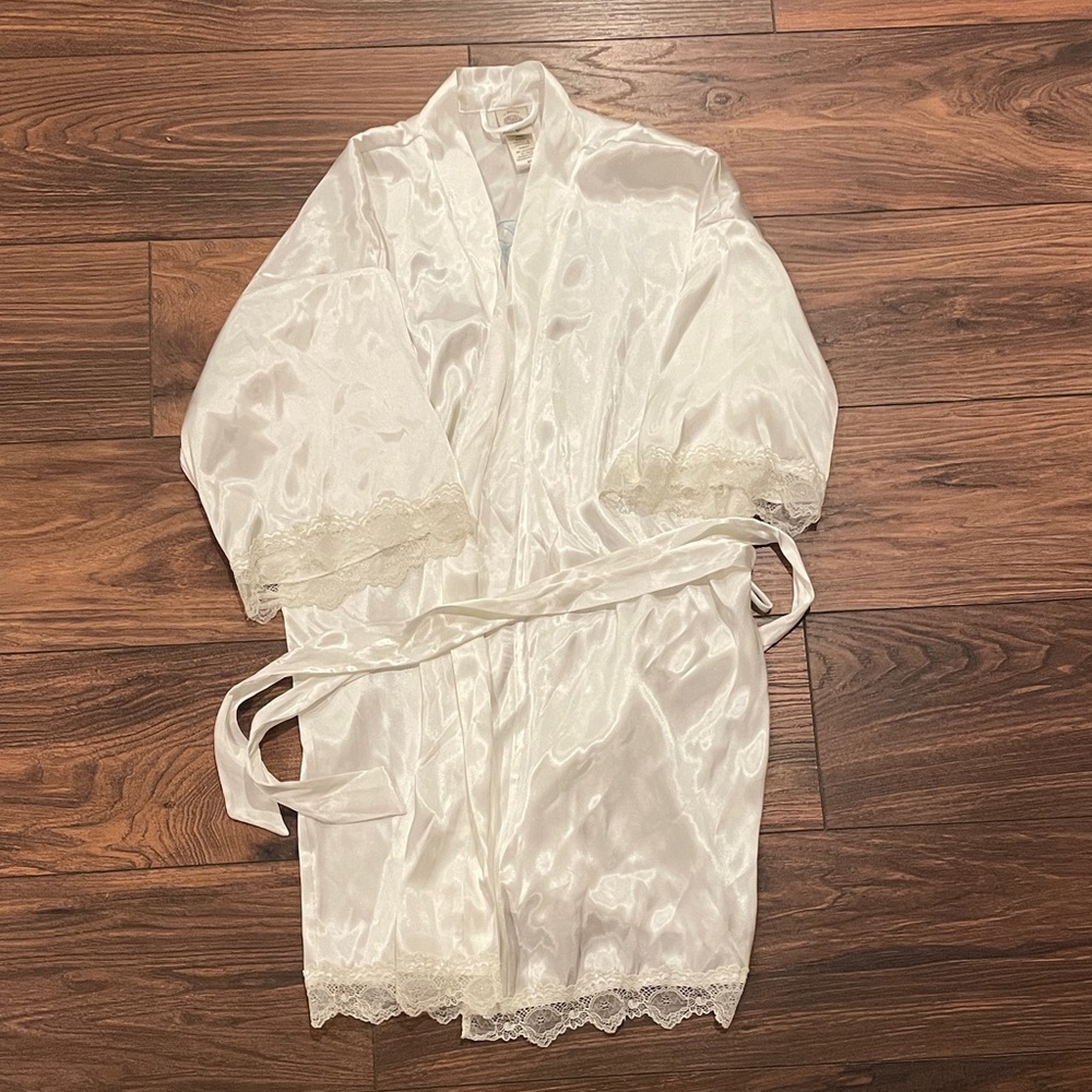 Bride Elegant White Satin Robe